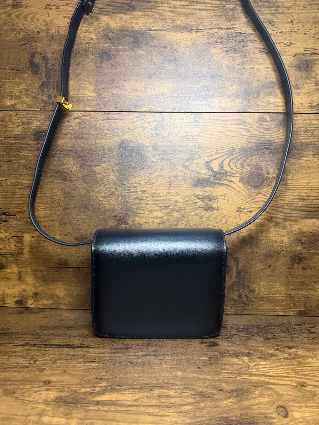 Box Calfskin Medium Classic Box Flap Bag Black