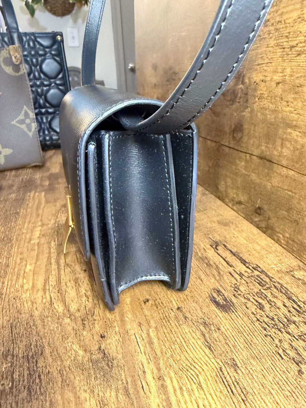 Box Calfskin Medium Classic Box Flap Bag Black